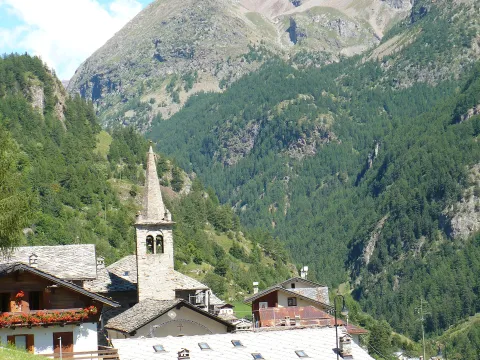 Santa Margherita, patrona di un paese dominato dal lago di Place-Moulin