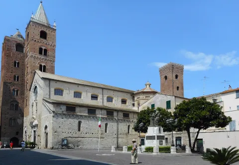 Incisione storica della vista di Albenga con le sue torri medievali e il letto del fiume Centa