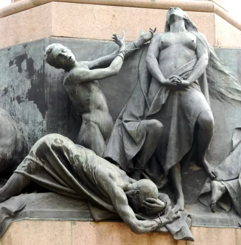 Dettaglio del rilievo in bronzo del Monumento a Dante a Trento