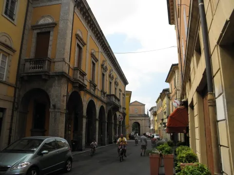 Pianura nebbiosa e campi coltivati nei dintorni di San Giovanni in Persiceto.