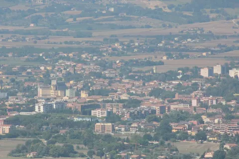 Veduta panoramica dall'alto della cittadina di Bastia Umbra nella Valle Umbra