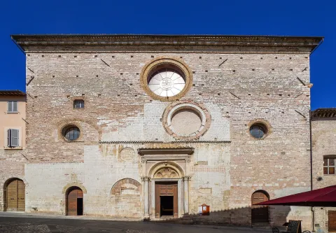 Facciata della Collegiata di San Lorenzo a Spello in Umbria.