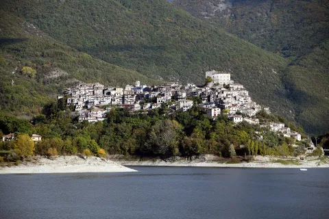 Castel di Tora