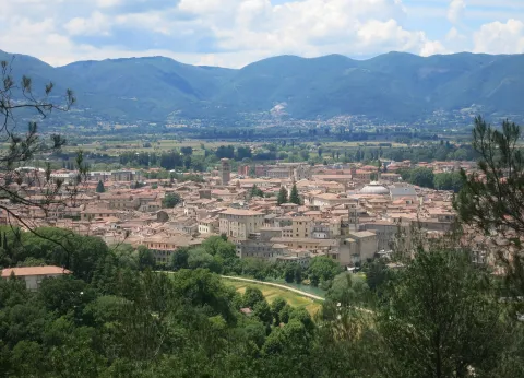 Panoramic view of Rieti with the Reatini Mountains in the background.