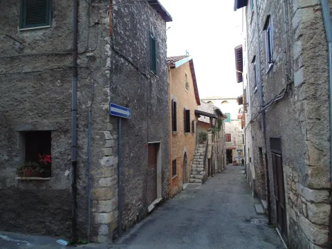 Veduta aerea dallo spazio del territorio di Sezze e dei Monti Lepini nel Lazio.