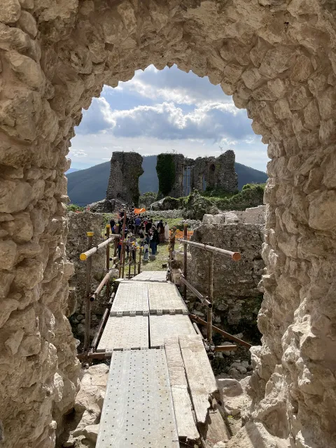 San Martín, patrono entre las ruinas de Santa Croce y los montes de Irpinia