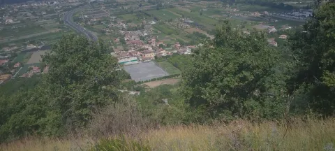 Vista dall'alto della città di Nocera Inferiore e della pianura circostante in Campania.