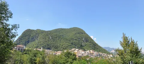 San Nicola di Bari, patrono di un paese ricostruito dopo il terremoto