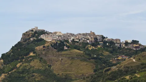 Our Lady of the Audience and Saint Juliana, patrons of a village dominated by Frederick II's castle