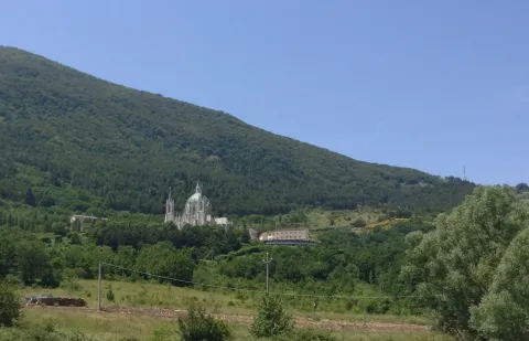 San Martino Vescovo, patrono del paese delle apparizioni dell'Addolorata