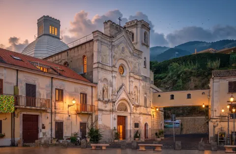 Facciata della Chiesa di San Francesco di Paola a Pizzo in Calabria.