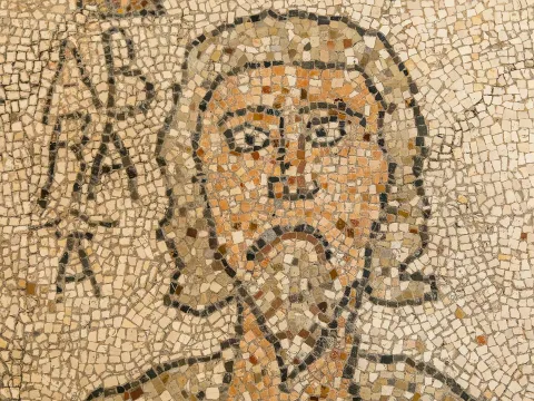 Dettaglio del mosaico pavimentale della Cattedrale di Otranto con la figura di Abramo.