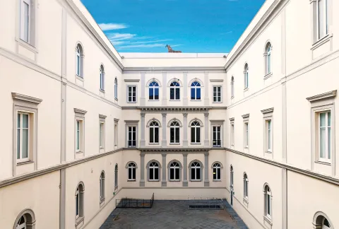 Museo d'arte contemporanea Donnaregina — Napoli