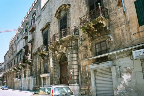 Palazzo Ajutamicristo — Palermo