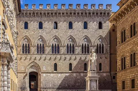 Palazzo Salimbeni — Siena