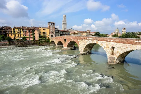 ponte Pietra — Verona