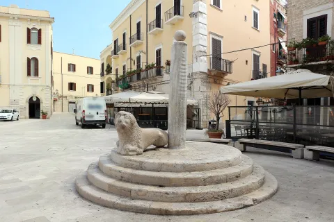 Colonna infame — Bari