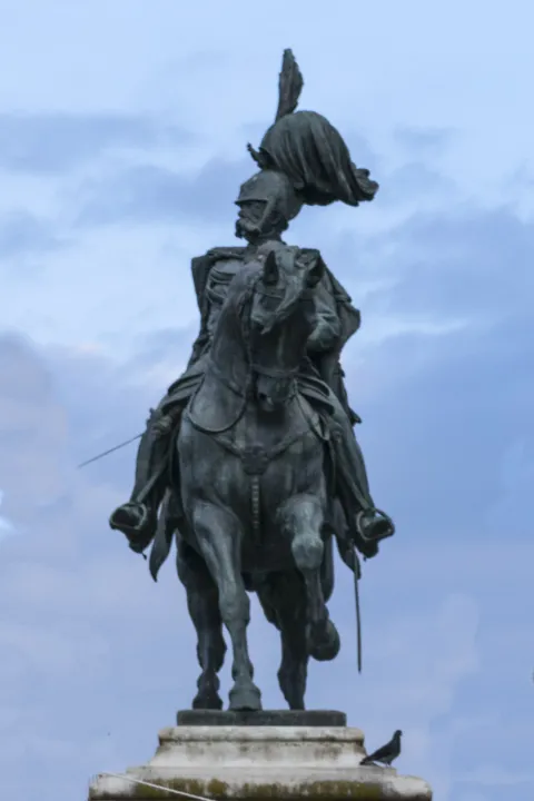 Scultura di Re Umberto I a cavallo — Bari