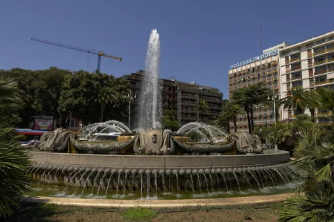 fontana di piazza Aldo Moro — Bari