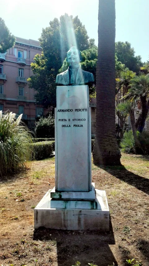 Busto di Armando Perotti — Bari