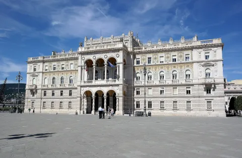 Palazzo della Luogotenenza austriaca — Trieste