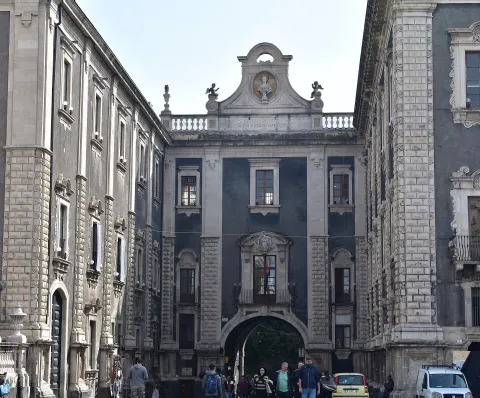 Porta Uzeda — Catania