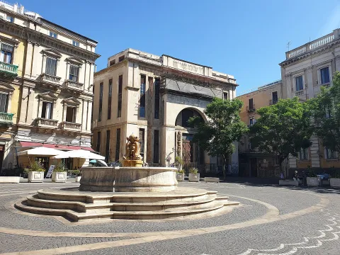 Fontana dei Delfini — Catania