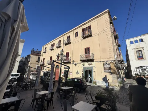 Palazzo Atenasio Martino dei baroni di Rocca e Valdina — Cefalù