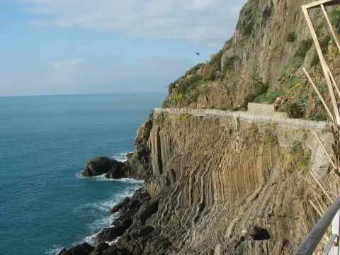 Via dell'Amore pedestrian path along coastal cliffs in Riomaggiore, Cinque Terre.