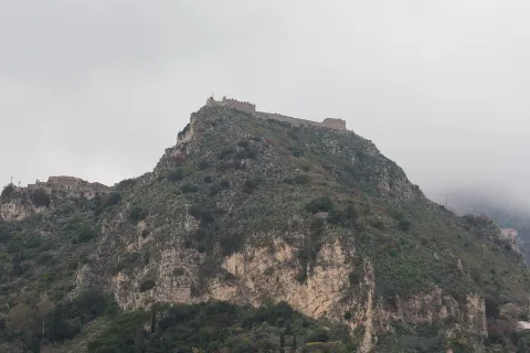 Castello di Monte Tauro — Taormina