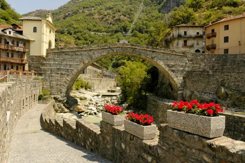Pont Saint-Martin — Pont-Saint-Martin