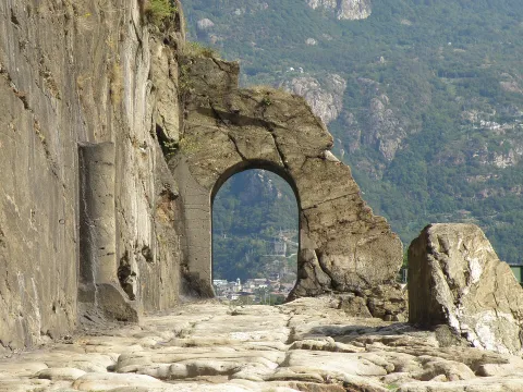 arco romano di Donnas — Donnas