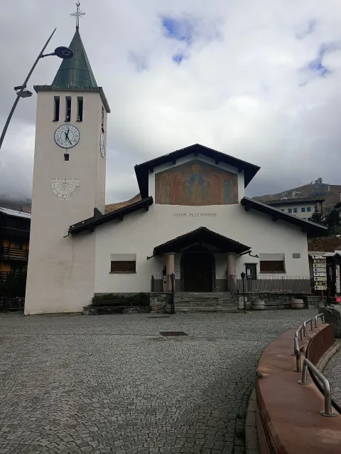 chiesa di Maria Regina della Valle d'Aosta — Valtournenche
