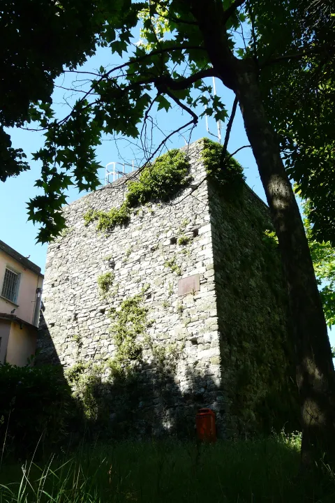 Castello di Vezzano Superiore — Vezzano Ligure