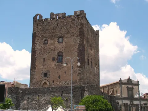 Castello Normanno di Adrano — Adrano