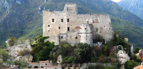 Castello dei Clavesana — Castelvecchio di Rocca Barbena