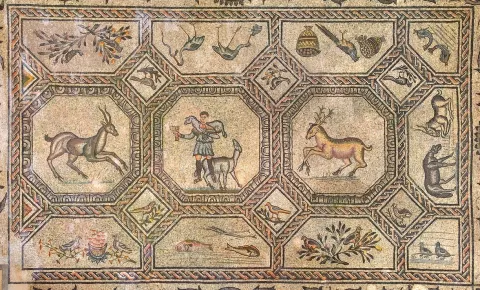 Dettaglio del mosaico paleocristiano del Buon Pastore nella Basilica di Aquileia, Friuli-Venezia Giulia