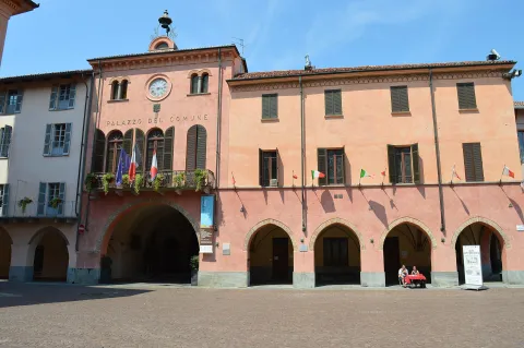 Palazzo Comunale di Alba — Alba
