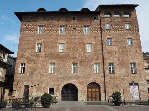 Palazzo Marro — Alba