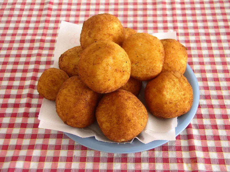 Arancina o arancino? Dove passa la linea che divide la Sicilia