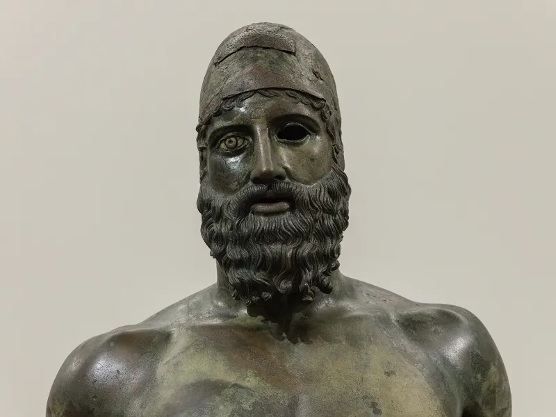 Busto di una delle statue dei Bronzi di Riace al Museo Archeologico Nazionale di Reggio Calabria.