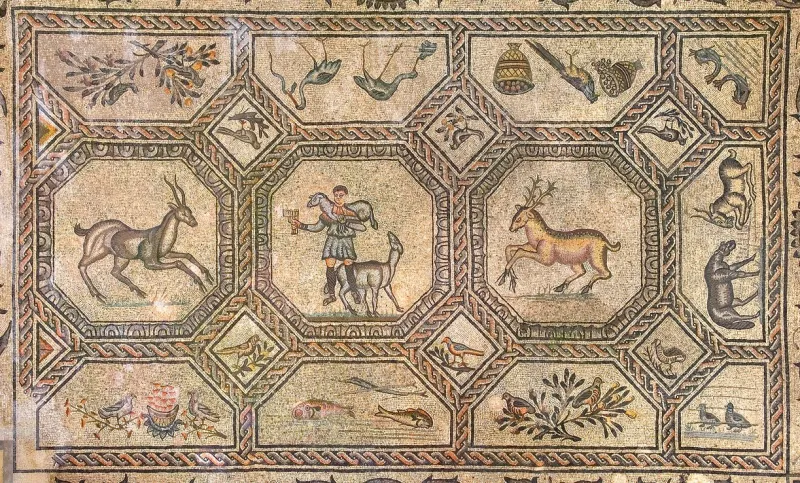 Dettaglio del mosaico paleocristiano del Buon Pastore nella Basilica di Aquileia, Friuli-Venezia Giulia